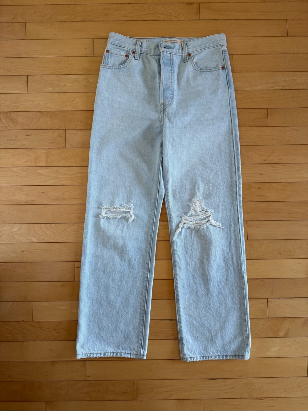 Levi’s Premium Ribcage Straight Ankle Jeans Size 26 Light Wash Distressed